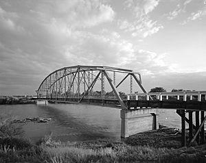 A view of Manzanola Bridge on State Highway 207, Arkansas River, Manzanola (Otero County, Colorado)