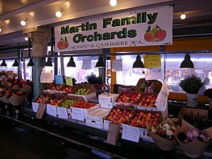 Pike Place Market - apples for sale