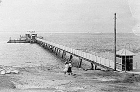 Southport Pier, Gold Coast, Australia, circa 1915..jpg