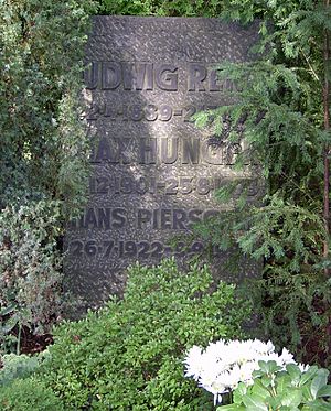 Tombstone Ludwig Renn