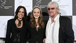 Österreichischer Filmpreis 2012, photo call, Beatrix, Laura und Reinhold Bilgeri.jpg