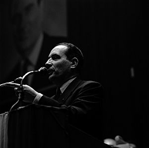 17.12.1965. F; Mitterrand cloture sa campagne à Toulouse. (1965) - 53Fi3417
