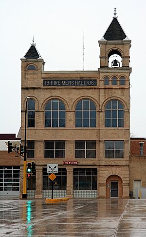 19FireMensHall06