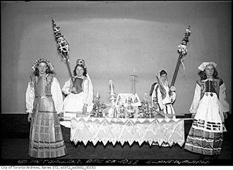 Christmas Pageant at Art Gallery of Toronto (10966947814).jpg