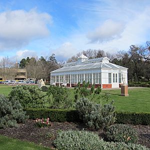Conservatory Gardens, Rosalind Park, Bendigo,Victoria, Australia, September 2014.jpg