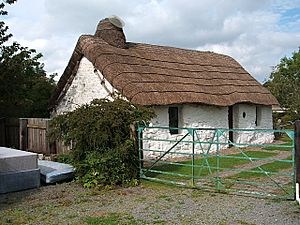 Cruck Cottage, Torthorwald - geograph.org.uk - 39017