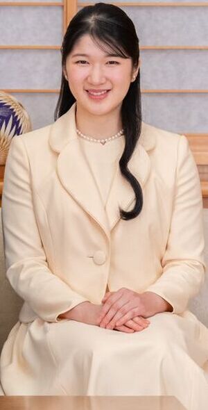 Emperor Naruhito, Empress Masako and Princess Aiko 20221223 (cropped).jpg