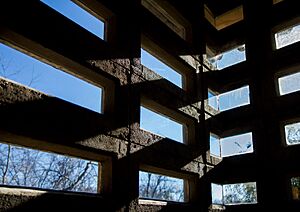 Example of windows set into precast blocks in the Tonkens House. Photo courtesy of Toby Oliver