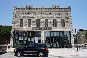 Granbury June 2018 23 (The Nutt House Hotel - J.F. and J. Nutt Building)