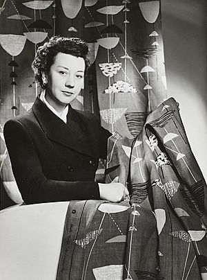 Lucienne Day in New York with Calyx (1951), 1952.jpg