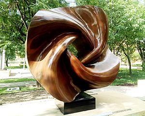 Mandala de unidad en armonía, escultura de Yvonne Domenge