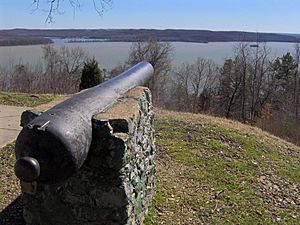 Nathan-bedford-forrest-monument-cannon1