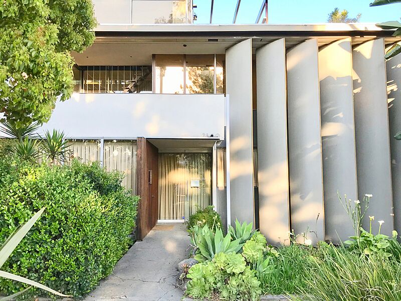 Neutra front view