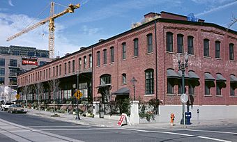North Bank Depot Building (east), March 2000 - Portland, Oregon.jpg