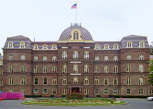 Old Main, Vassar College edit1