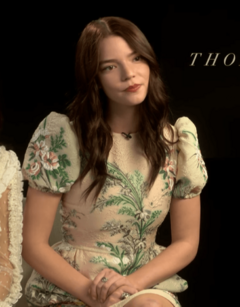 Olivia Cooke Anya Taylor-Joy Thoroughbreds Interview4 (cropped2)