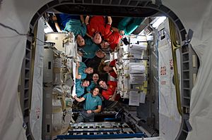 STS-126 ISS and Endeavour crews 02