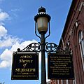Shrine of Saint Joseph Church (St. Louis, Missouri) - lamppost
