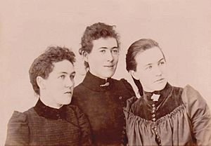 Stella, Kathleen and Elizabeth Henderson in 1890s