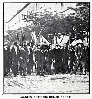 1907-08-03, Blanco y Negro, Entierro del señor Benot