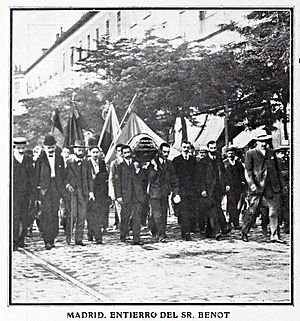 1907-08-03, Blanco y Negro, Entierro del señor Benot