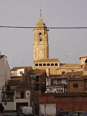Binefar. Torre de la iglesia y casas. (102205247)