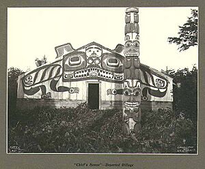 Chief's painted house with totem pole, deserted Tlingit Indian village, Cape Fox, Alaska, July 1899 (HARRIMAN 242)