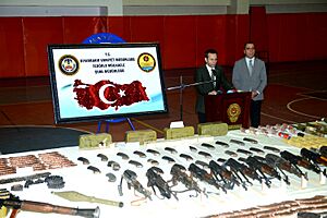 Diyarbakır’da gerçekleştirilen bir operasyonda PKK’ya ait cephanelik bulundu 1