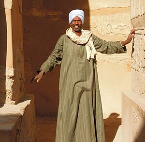 Egypt (Luxor) Another Egyptian man with traditional dress named jellabiya (26321884786)