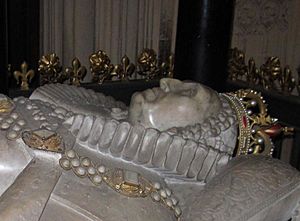 Elizabeth I of England grave (left) 2013 crop2