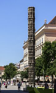 Joannis Avramidis, Humanitätssäule