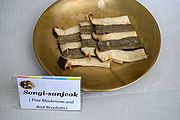 Korean cuisine-Songi sanjeok-Pine mushrooms and beef brochette-01