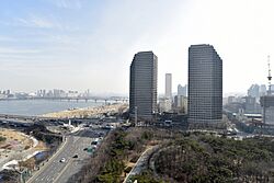 LG Twin Tower (2015).jpg