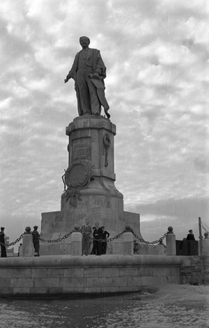 Lesseps's Monument - 1950's (2)