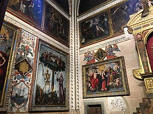 Lienzos en capilla de la inmaculada