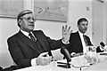Persconferentie Helmut Schmidt , rechts premier Van Agt, Bestanddeelnr 932-2419