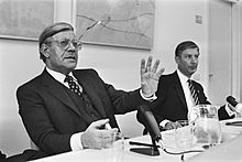 Persconferentie Helmut Schmidt , rechts premier Van Agt, Bestanddeelnr 932-2419