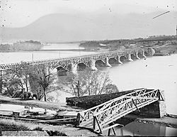 Potomac Aqueduct Bridge (canal).JPG