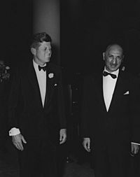 President John F. Kennedy Greets King of Afghanistan, Mohammad Ẓāhir Shāh (02)