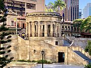 Shrine of Remembrance square view, Brisbane (cropped)