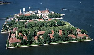 Aerial view of Ellis Island, Jersey City, New Jersey LCCN2011635626 - cropped balance.jpg