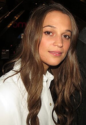 Alicia Vikander (23772044212) (cropped)