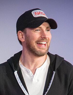 Chris Evans C2E2 2023 1 (cropped)