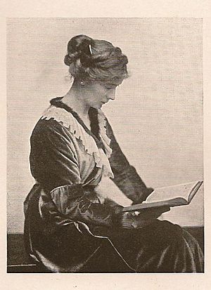 Elizabeth Clark c 1915.jpg