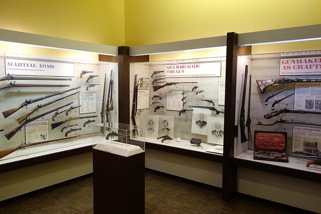 Gun displays - Huntington Museum of Art - DSC05478.JPG