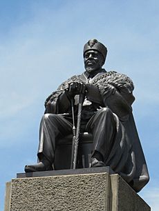 Jomo Kenyatta Statue 2