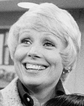 Mary Tyler Moore Show 1975 (cropped).jpg