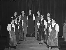 Music. The Trapp Family BAnQ P48S1P13784.jpg