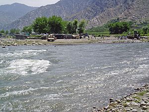 Pech River, Kunar, 2009-04-19 -b