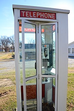 Prairie Grove Airlight Outdoor Telephone Booth 4 of 5